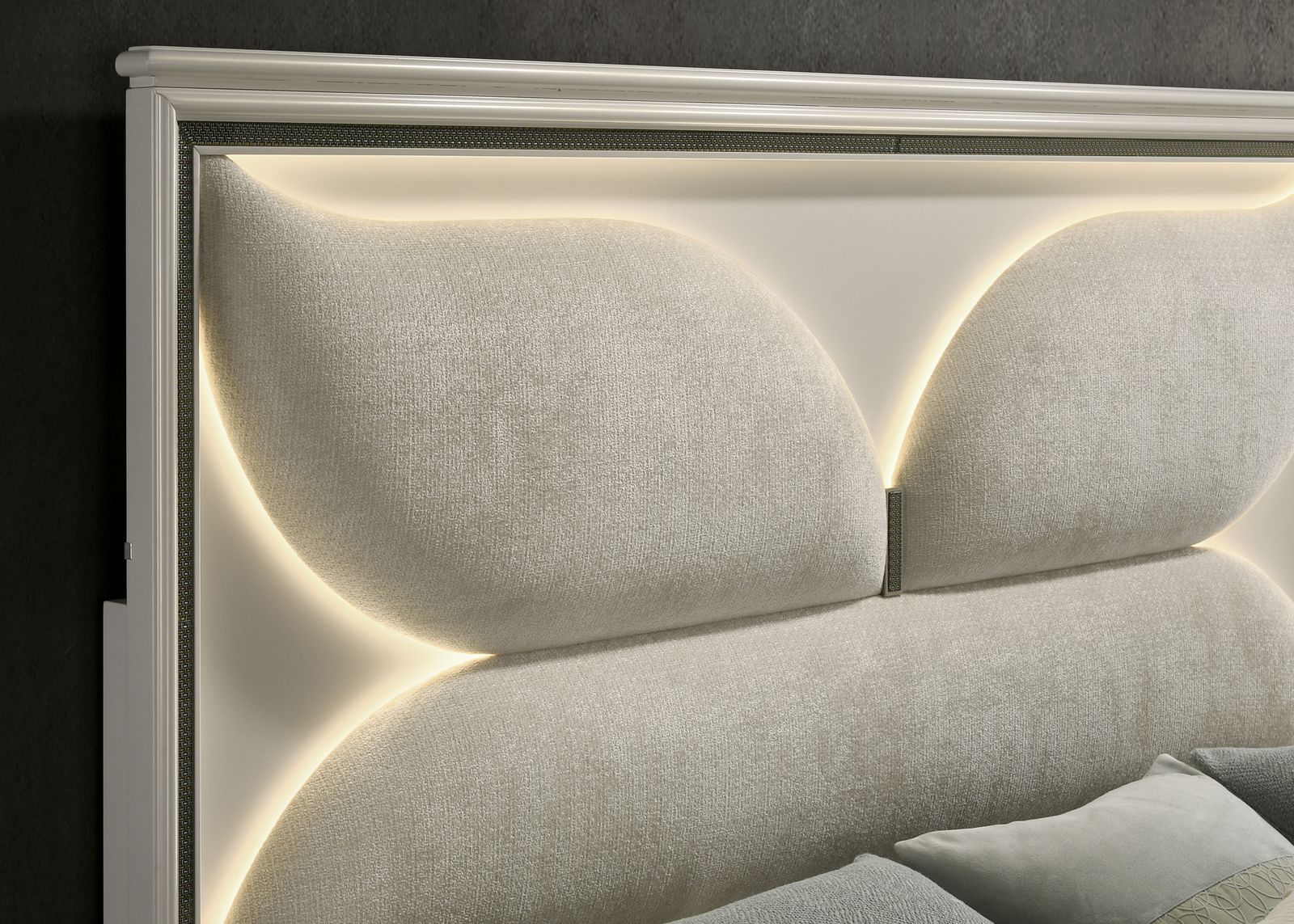 Mysterious Gold Bench - view 9