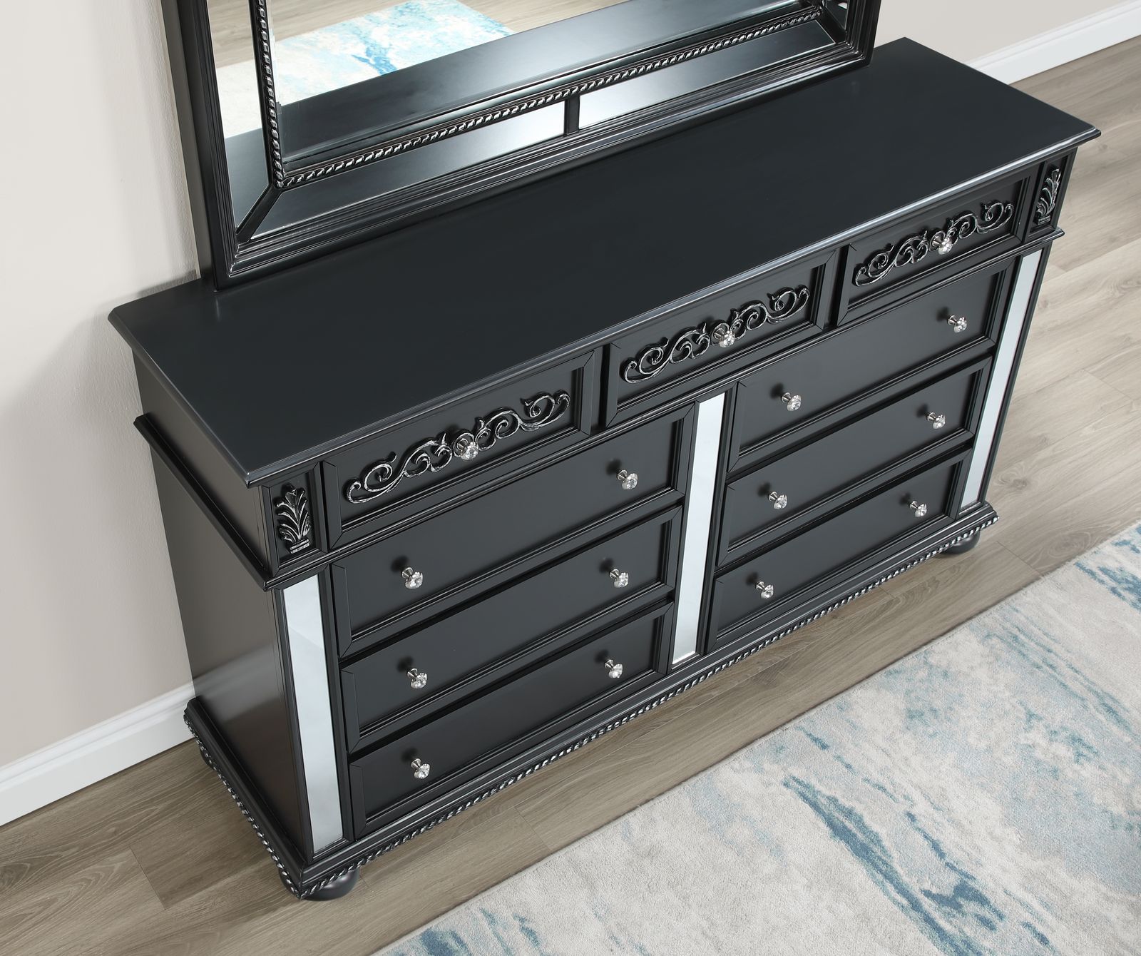 Black Chest - view 5